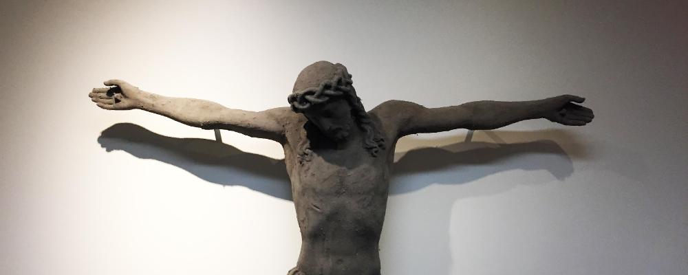 a statue of Jesus