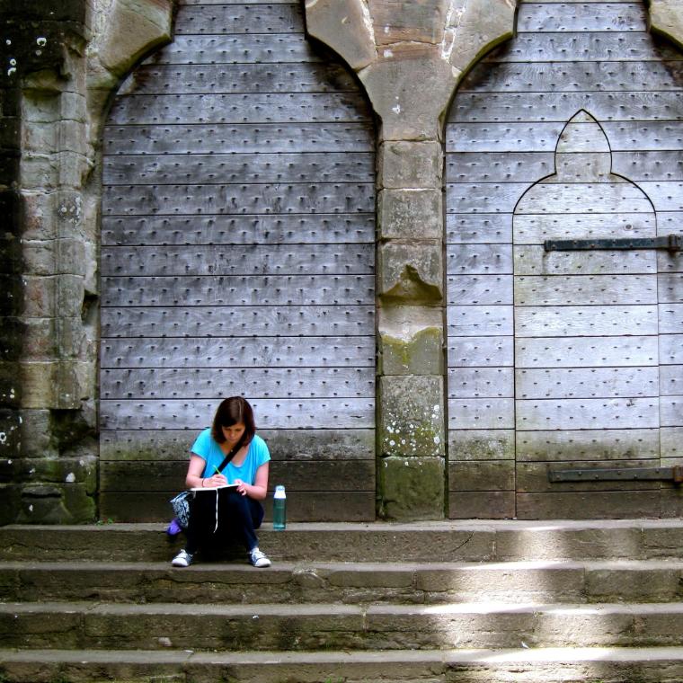 Wheaton in England student studying on steps