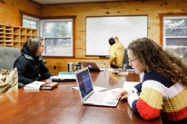 grad students working collaboratively