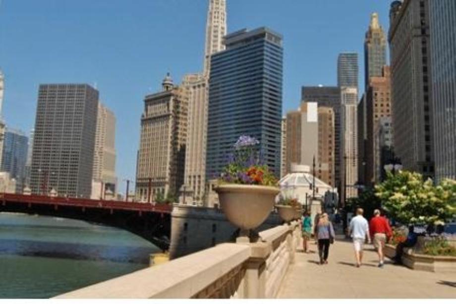 walking along the lakeshore in chicago